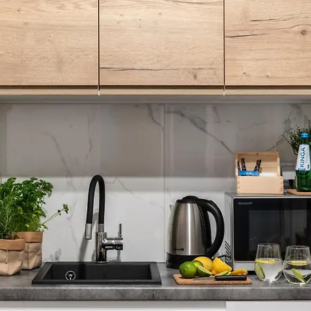 Shortstaypoland Marywilska * Warschau